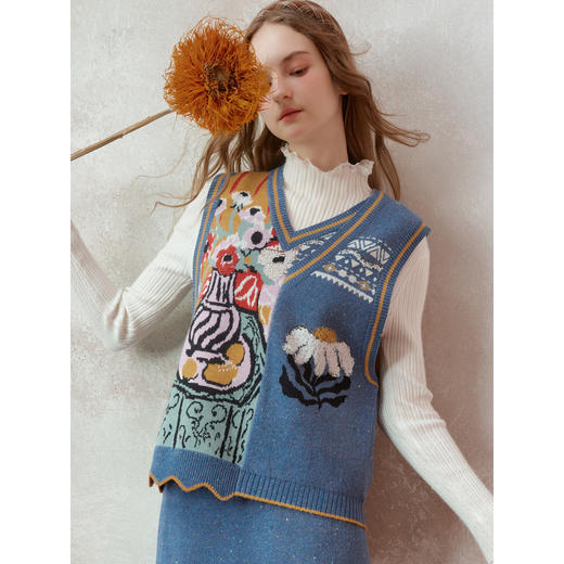 两三事迷迭花园2025冬季新款油画提花不对称针织背心半裙两件套装 商品图2