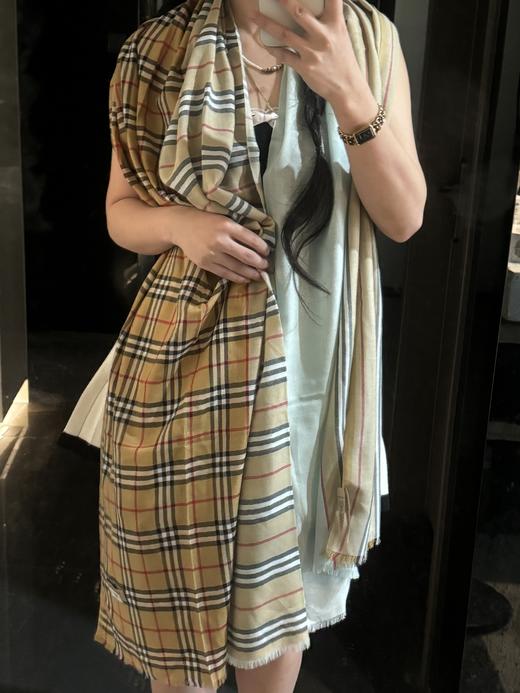 巴宝家经典格纹围巾 商品图2