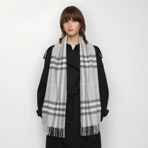 BURBERRY 巴宝莉 女士格纹羊绒围巾 格子 8112637 C3382 商品图3