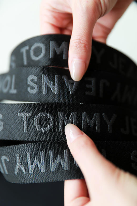 大货刚走，是很好看的相机包。长肩带拉链小标刺绣单肩包C101768 商品图12