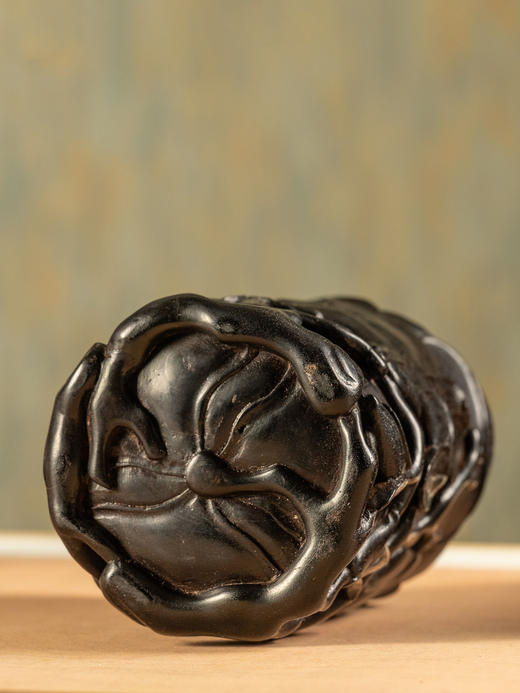 清	紫檀木雕玉兰花笔筒 商品图4