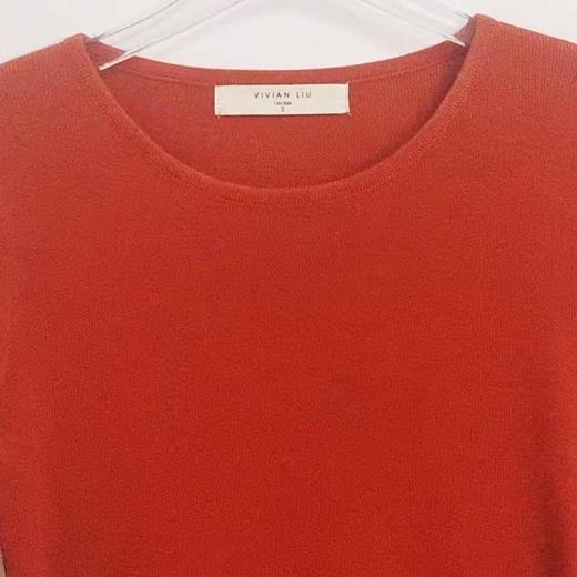 VIVIAN LIU薇薇安刘F2556305秋季女装新款一字领下摆不规则毛衣 商品图1