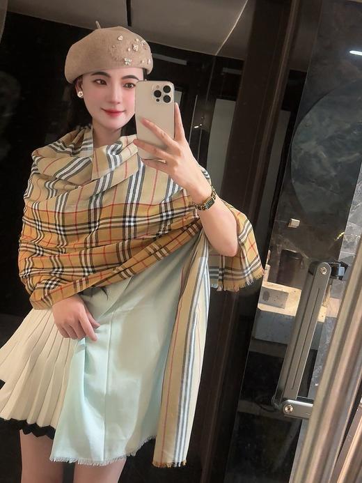 巴宝家经典格纹围巾 商品图1