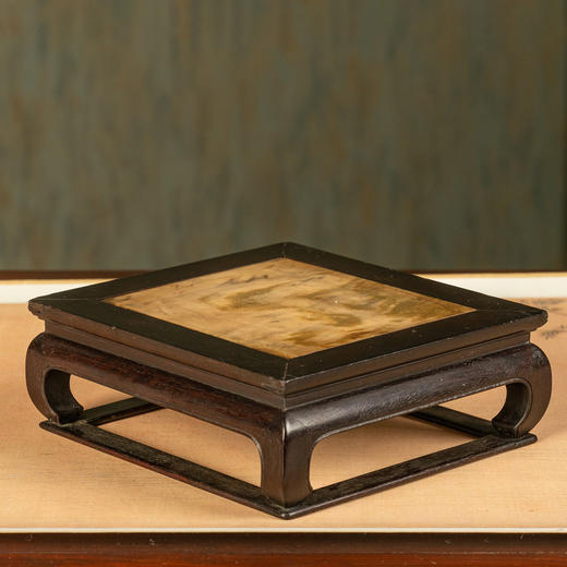 清	紫檀嵌云石束腰马蹄腿带托泥方形器座 商品图1