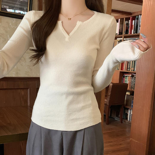西遇长袖内搭打底衫女秋季新款纯色修身显瘦小v领套头毛衣SS051681 商品图2