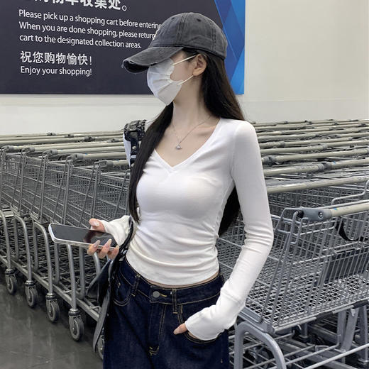 西遇修身打底衫女秋季新款纯色显瘦v领内搭正肩长袖t恤SS051680 商品图2