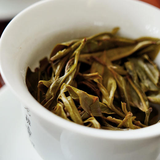 10月18日中午12点【茶农自存老班章】2016年老班章原料来源：7号茶农黄自美自存大古树原料，茶区最高树龄最高品质茶王老班章，357克/饼，5饼送1饼 商品图3