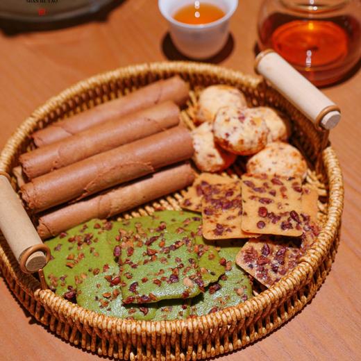 下单满2盒包邮！【汪记山核桃食朴系列】25年新货！精选新货山核桃/核桃仁+老师傅手工制作，山核桃薄脆/桃酥/蛋卷/抹茶布朗尼/曲奇饼干/冻米糖，核桃味香，回味无穷。单品/礼盒可选，江浙沪皖顺丰包邮~ 商品图0