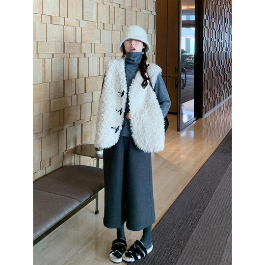 <曾小咸推荐>3.21现货秒杀 ！微信超特价！毛毛马甲 日常239.99 立减140 秒杀99.99！！7分直筒裤 秒杀89.99！！拼布毛衣  秒杀129.99！无袖毛衣 秒杀59.99！！ 商品图4