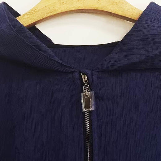 VIVIAN LIU薇薇安刘D2443105秋季女装新款连帽长袖防晒外套 商品图2