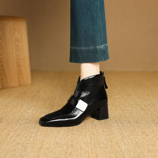【预售5天】法式及踝靴秋冬新款欧美方头V口短靴粗跟金属扣加绒时装靴女NJMK&K1803 商品图3