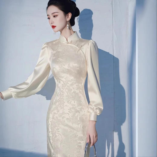 新中式高级感纯色长袖连衣裙，春秋设计感收腰显瘦独特绝美裙子 商品图0