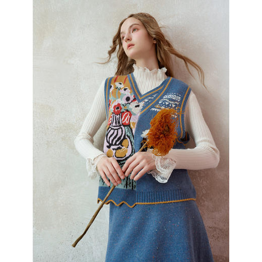 两三事迷迭花园2025冬季新款油画提花不对称针织背心半裙两件套装 商品图3