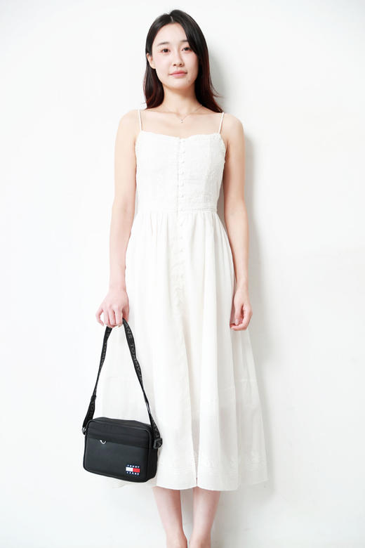 大货刚走，是很好看的相机包。长肩带拉链小标刺绣单肩包C101768 商品图11