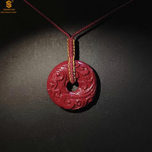 【品牌授权】【香港周六福】黄金钻石首饰天然原矿朱砂微雕祥云平安扣吊坠 商品图0