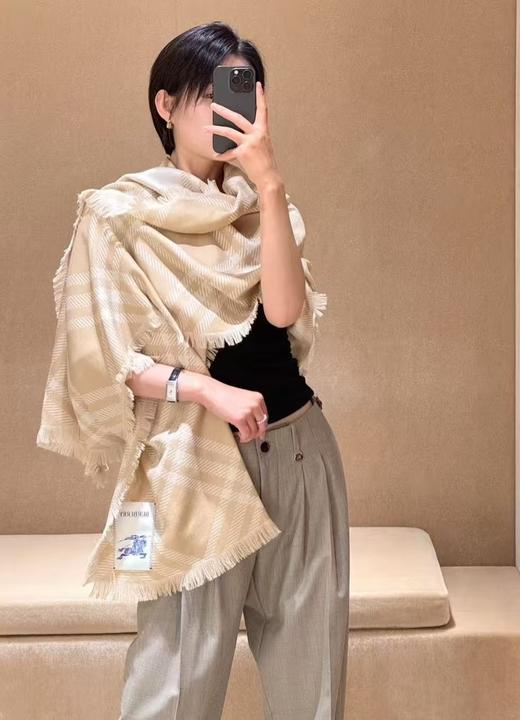 B家羊绒羊毛桑蚕丝混纺格子拉毛围巾 商品图4