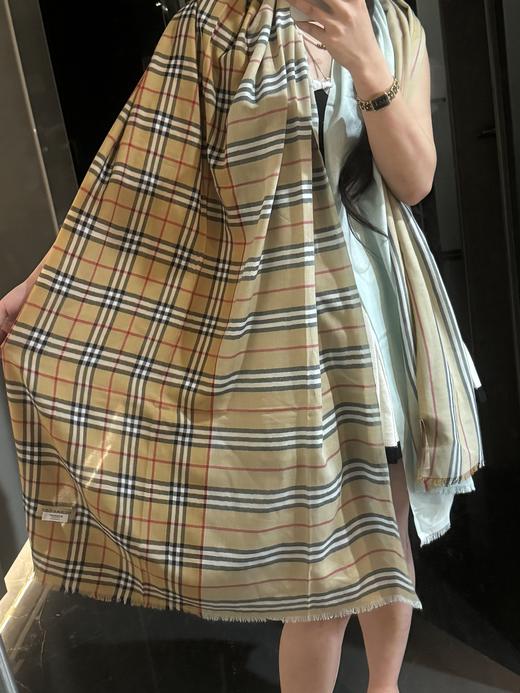 巴宝家经典格纹围巾 商品图3