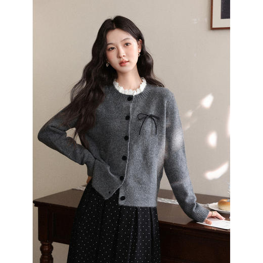 鹿向南「灰柏秋日」灰色长袖针织开衫女装秋季新款设计感宽松毛衣L58830 商品图3