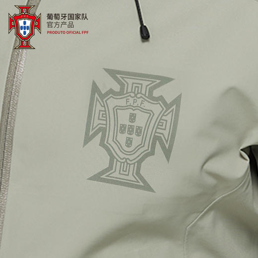 【官方正版】葡萄牙国家队 | 灰绿冲锋衣多功能户外运动外套 商品图4