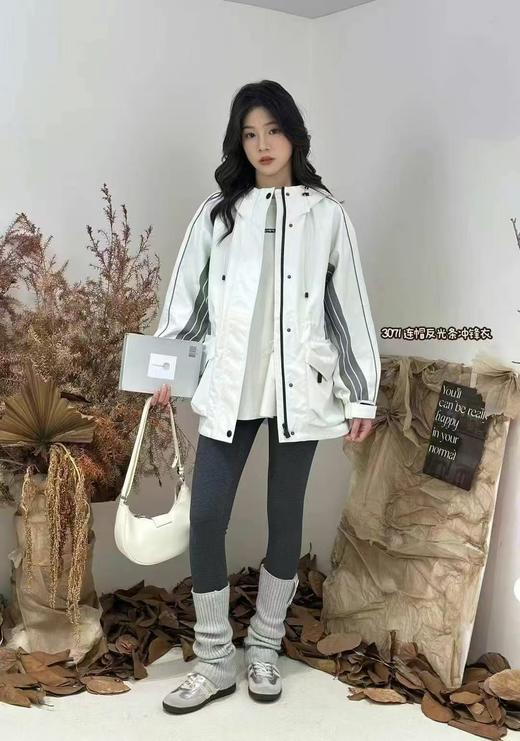 24AW33071#连帽反光条收腰款冲锋衣外套 商品图1