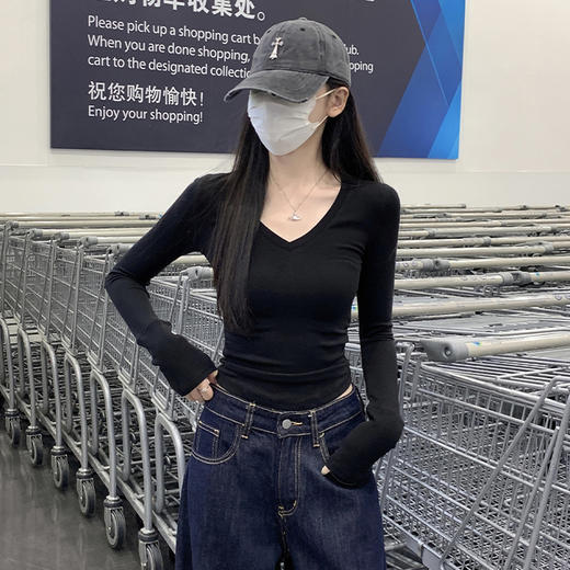 西遇修身打底衫女秋季新款纯色显瘦v领内搭正肩长袖t恤SS051680 商品图0