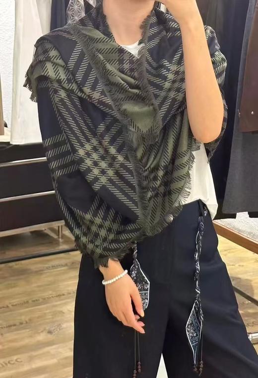 B家羊绒羊毛桑蚕丝混纺格子拉毛围巾 商品图12