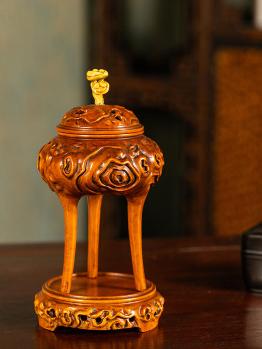 清	黄杨木雕树纹三足香薰 商品图0