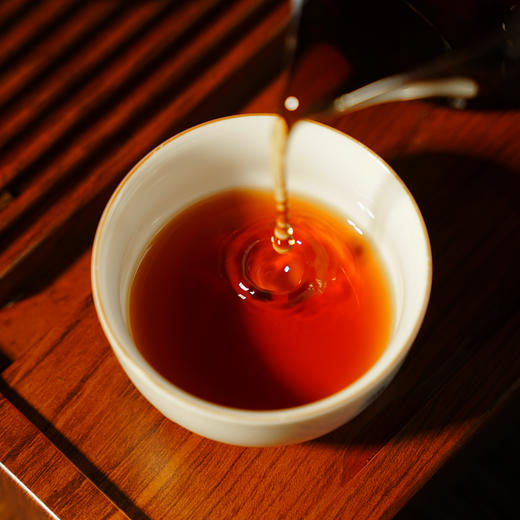 12月13日上午9点【积分兑换价：198元+100积分】【曼松熟茶】2013年头春曼松王子山古树普洱熟茶饼 献给追求高端熟茶茶友的豪礼！ 357克/饼 商品图3