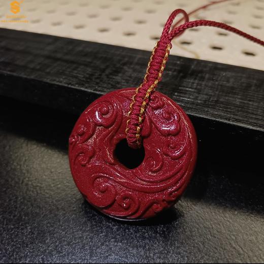 【品牌授权】【香港周六福】黄金钻石首饰天然原矿朱砂微雕祥云平安扣吊坠 商品图2