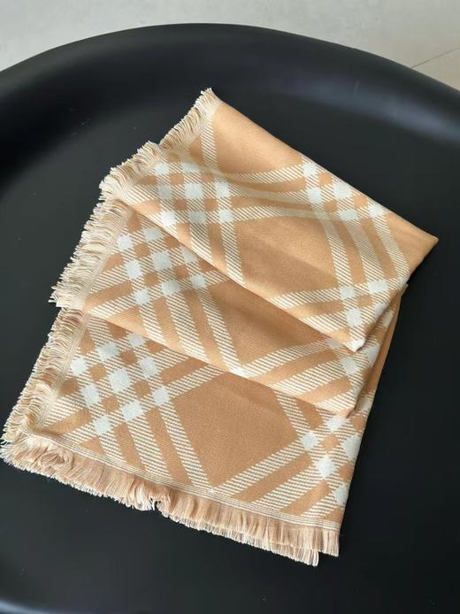 B家羊绒羊毛桑蚕丝混纺格子拉毛围巾 商品图13