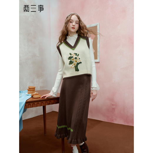 两三事 格蕾香榭 2025冬季新款立体钩花针织背心半身裙两件套装女 商品图0
