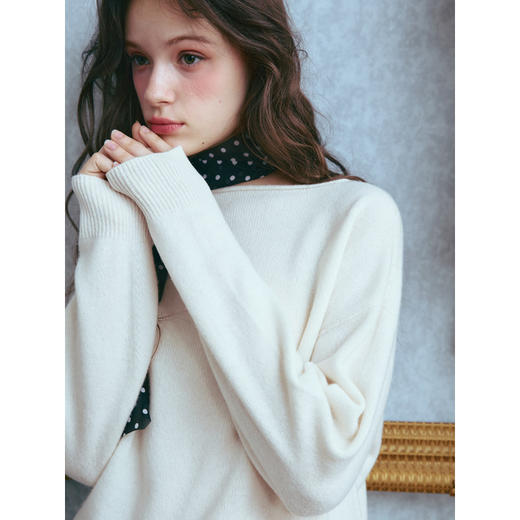 两三事 云朵慕斯 2025冬季新款简约圆领套头羊毛针织衫女宽松 商品图2