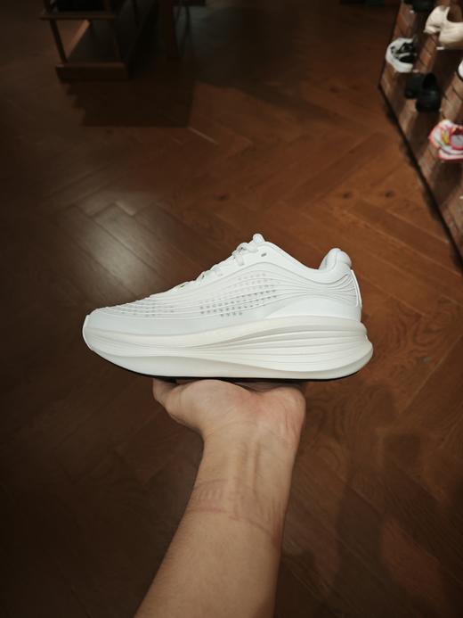 安踏女款跑鞋极简主义全掌舒适厚底日常通勤慢跑鞋122535502VS 商品图2