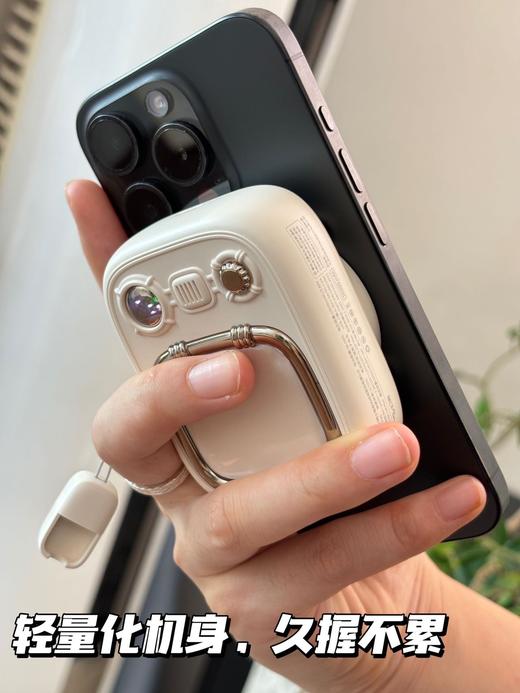 🤩【官方直发】磁吸无线充+有线快充+手机支架，三合一万能充电宝❗️国家3C认证📄 【幻响小电视无线充移动电源S18】原创设计超精致❗30分钟回血70% 商品图4