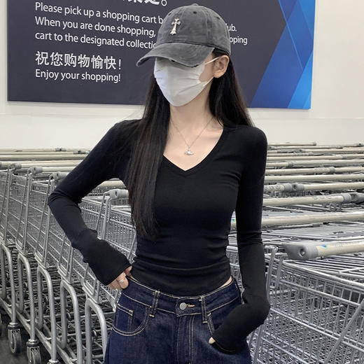 西遇修身打底衫女秋季新款纯色显瘦v领内搭正肩长袖t恤SS051680 商品图3