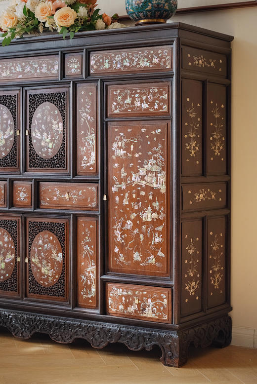 独角鹿西洋古董1890年代东南亚地区出品传统亭台人物主题螺钿镶嵌边柜 商品图3