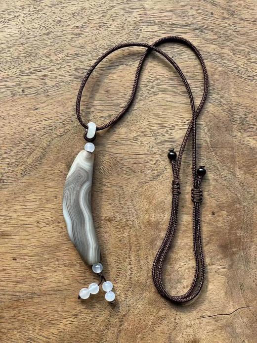 灰白地黑线老缠丝玛瑙牛角型珠，顺丰包邮 商品图2