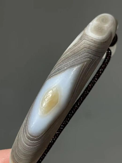 灰白地黑线老缠丝玛瑙牛角型珠，顺丰包邮 商品图6