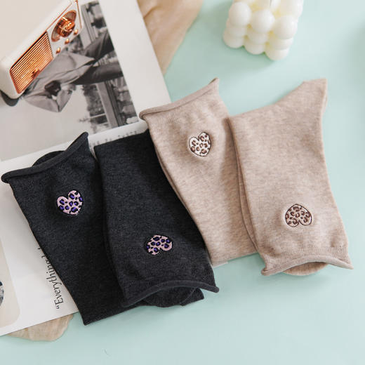 【59元3双】【1双装】女丨女士时尚卷边袜子刺绣舒适女袜中长筒潮袜【2522508】 商品图3