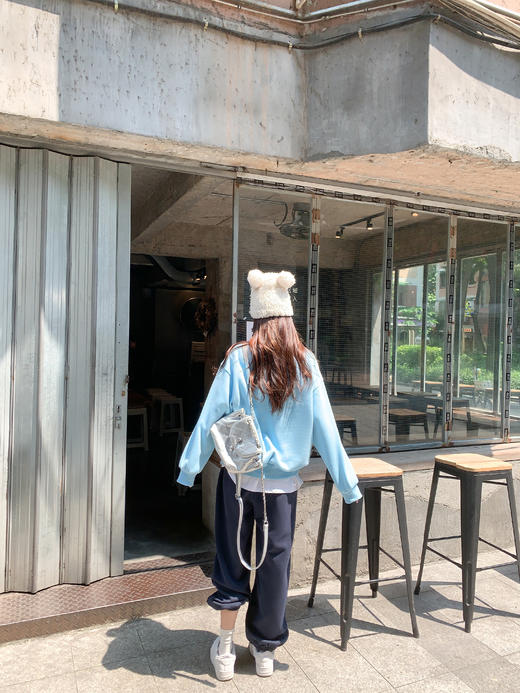 【179元任选2件】最后一波现货！蓝色刺绣无帽圆领套头卫衣 商品图7