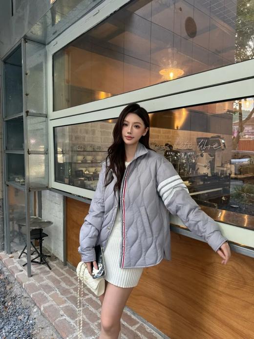 汤*布朗翻领轻便羽绒服 90白鸭绒 双层水压红白蓝撞色门襟原版条纹里布 四条杠夹克羽绒服 商品图2