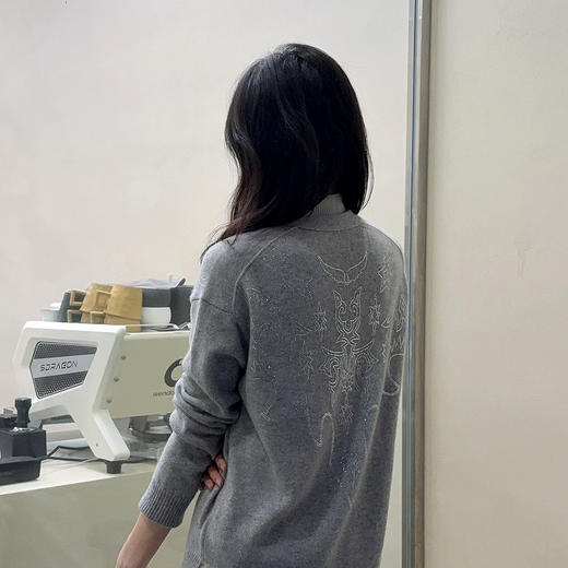 （带标稀缺货源）火桐hooton 伊甸园天使 重工爆闪烫钻山羊绒V领开衫YT2501 商品图2