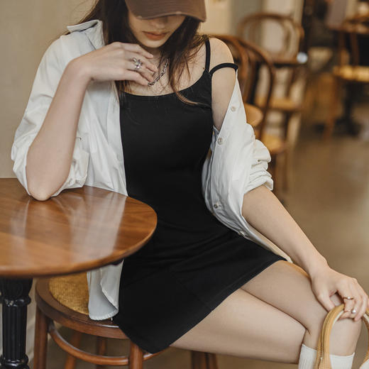 马登夏日纯欲赫本风吊带包臀小黑裙修身露肩背无袖背心连衣裙女 商品图4