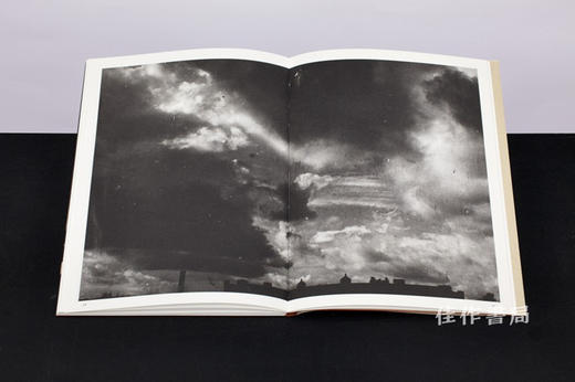 Willink's Clouds Above The Rijksmuseum / 维林克的云：荷兰国家博物馆上空 商品图3