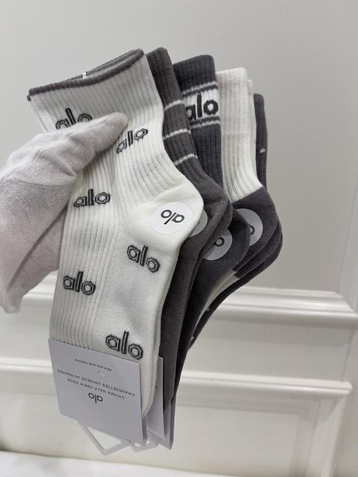 代购💰380/双！袜届新晋人气王来了🔥Jisoo同款ALO袜子合集！外贸工厂订单一体机工艺，抑菌防臭 ✅超多颜色可选，适配各种穿搭风格 ✅薄款/厚款都有，承包你一年四季的袜子！36~42码 商品图9