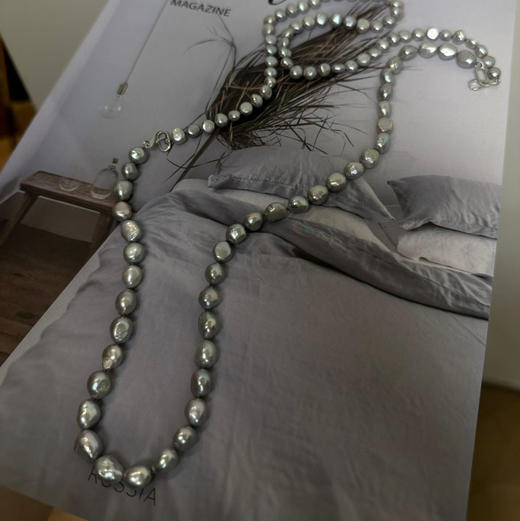 设计师组合 淡水巴洛克 第一次卖淡水银灰色系珍珠 松弛感满满的元气项链 小的6-7mm左右 大的9mm左右 两条 可叠搭 配长链 或单独佩戴 商品图2