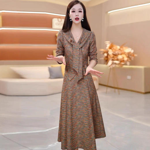 QYM 妈妈时尚套装长袖V领围巾两件套连衣裙 商品图3