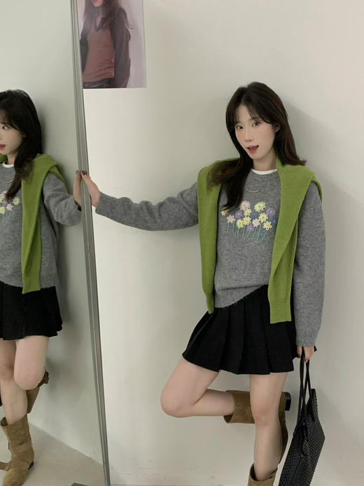 2025韩系温柔手工立体钩花质感保暖套头毛衣！女秋冬新款宽松上衣！ 商品图3