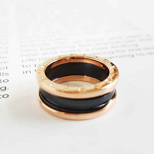 【95新】BVLGARI宝格丽B.zero1系列AN85596218K玫瑰金黑陶瓷三环戒指52号中性款081025TJ01现售价：5000 商品图5