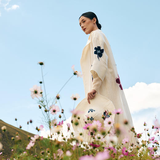 真丝羊绒相拼手工毛毡女大衣  SJF97W319N 商品图6